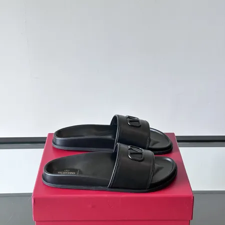 ヴァレンティノ スリッパ