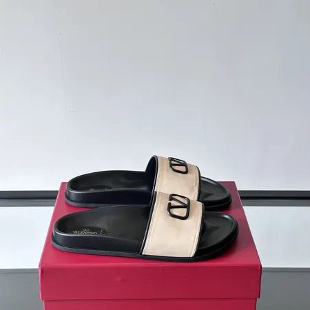 ヴァレンティノ スリッパ