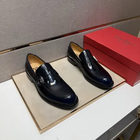 フェラガモ カジュアルシューズ