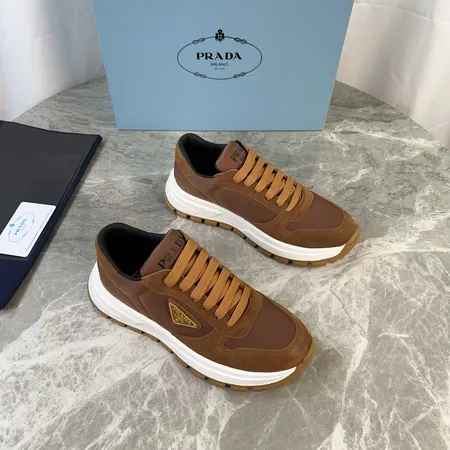 プラダ スニーカー