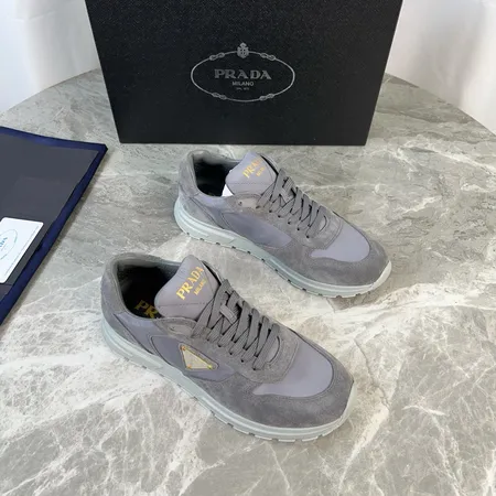 プラダ スニーカー