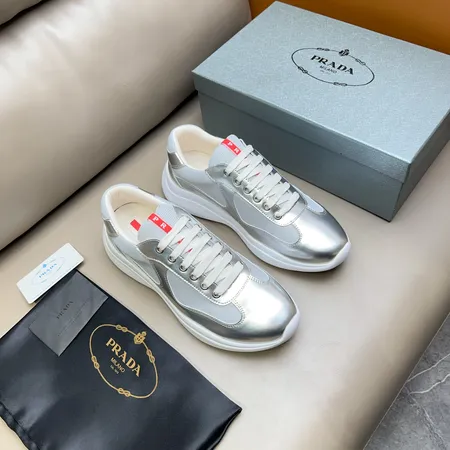 プラダ スニーカー