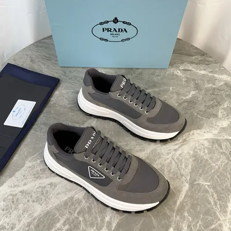 プラダ スニーカー