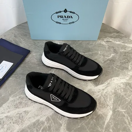 プラダ スニーカー