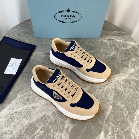 プラダ スニーカー