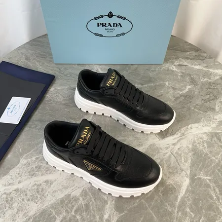 プラダ スニーカー