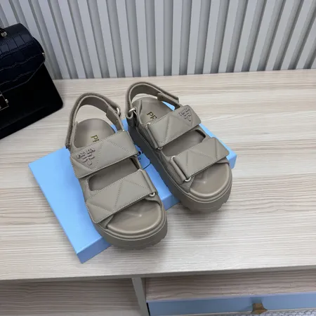 プラダ サンダル