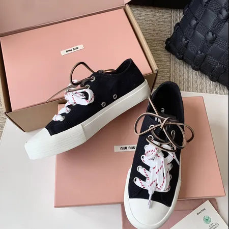 ミュウミュウ カジュアルシューズ