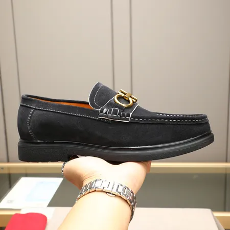 フェラガモ カジュアルシューズ