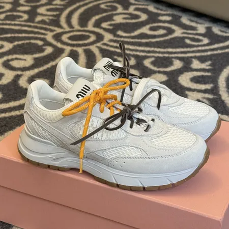 ミュウミュウ スニーカー