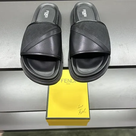 フェンディ スリッパ