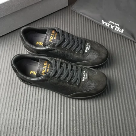 プラダ カジュアルシューズ