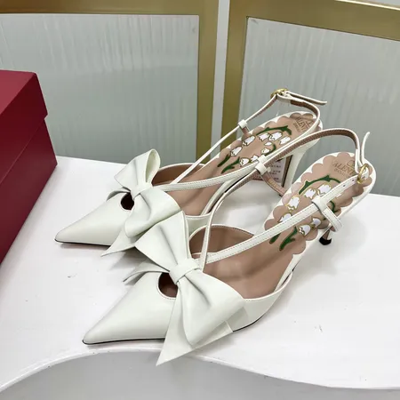 ヴァレンティノ サンダル