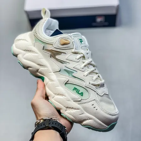 フィラ スニーカー