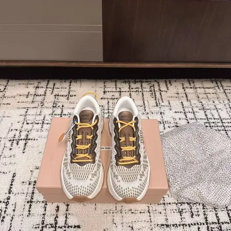 ミュウミュウ スニーカー