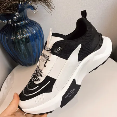 ヴァレンティノ スニーカー