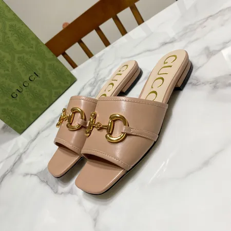 グッチ スリッパ