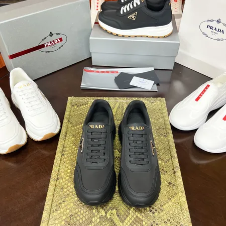 プラダ カジュアルシューズ