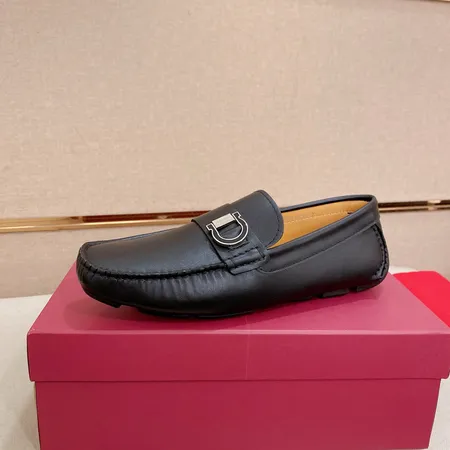 フェラガモ カジュアルシューズ