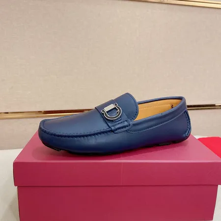 フェラガモ カジュアルシューズ