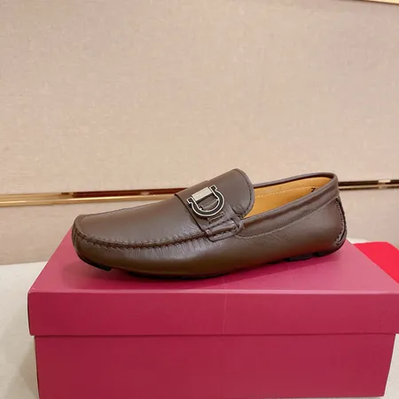 フェラガモ カジュアルシューズ