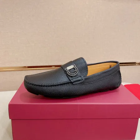 フェラガモ カジュアルシューズ