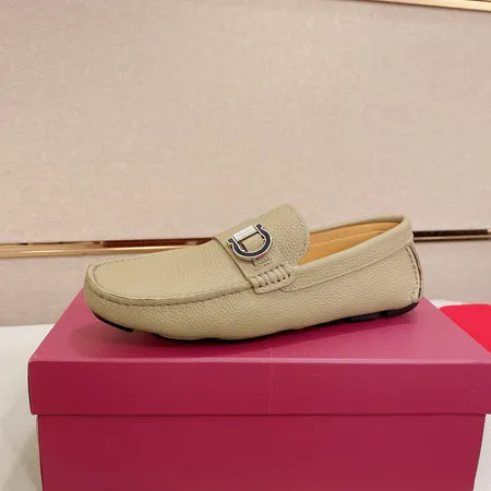 フェラガモ カジュアルシューズ