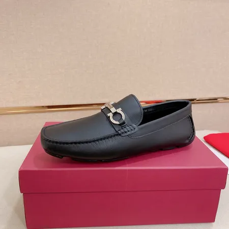 フェラガモ カジュアルシューズ