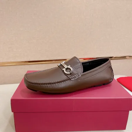 フェラガモ カジュアルシューズ