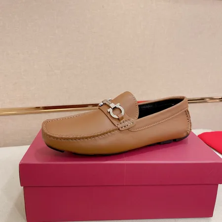 フェラガモ カジュアルシューズ