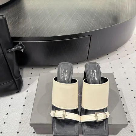 バレンシアガ サンダル