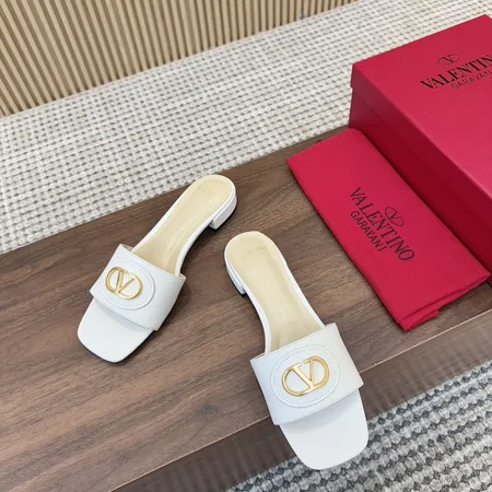 ヴァレンティノ スリッパ