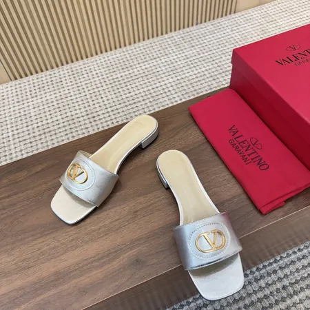 ヴァレンティノ スリッパ