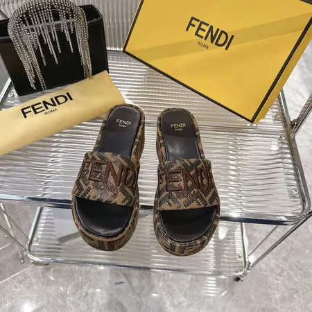 フェンディ スリッパ