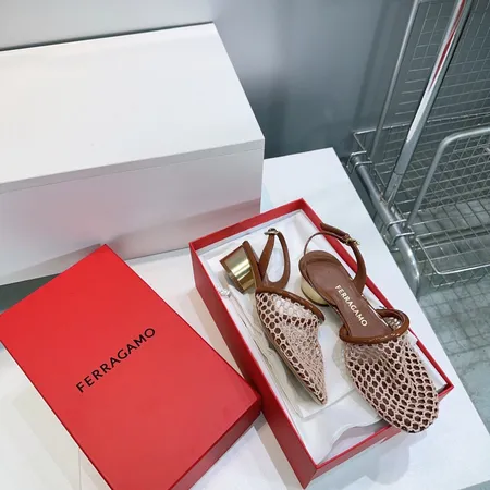 フェラガモ サンダル