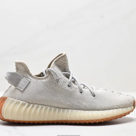 アディダス スニーカー