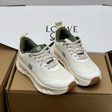 ロエベ スニーカー