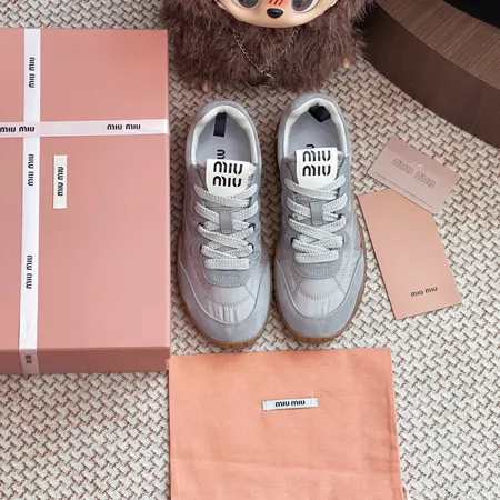 ミュウミュウ スニーカー