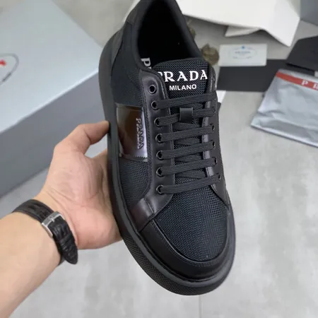 プラダ カジュアルシューズ