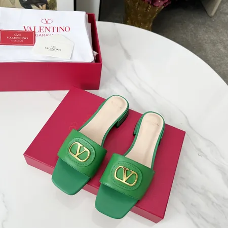 ヴァレンティノ スリッパ