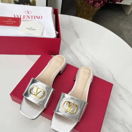 ヴァレンティノ スリッパ