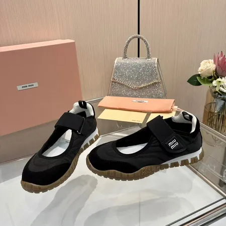 ミュウミュウ カジュアルシューズ