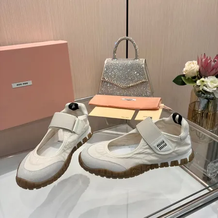 ミュウミュウ カジュアルシューズ