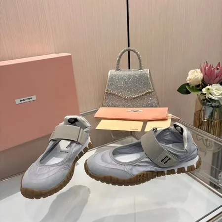 ミュウミュウ カジュアルシューズ