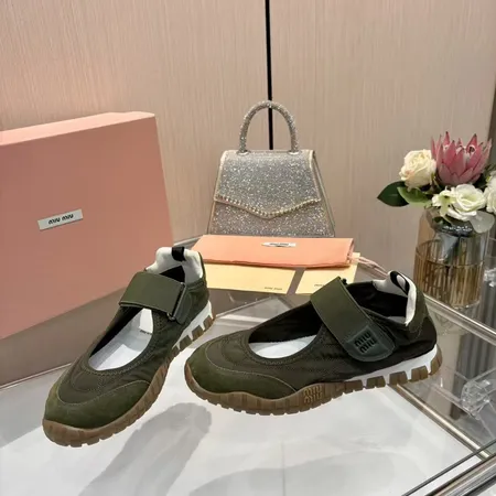 ミュウミュウ カジュアルシューズ