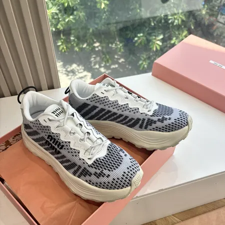 ミュウミュウ スニーカー