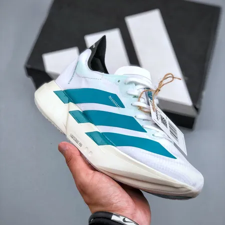 アディダス スニーカー