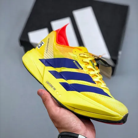 アディダス スニーカー