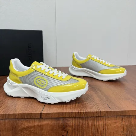 ヴァレンティノ スニーカー