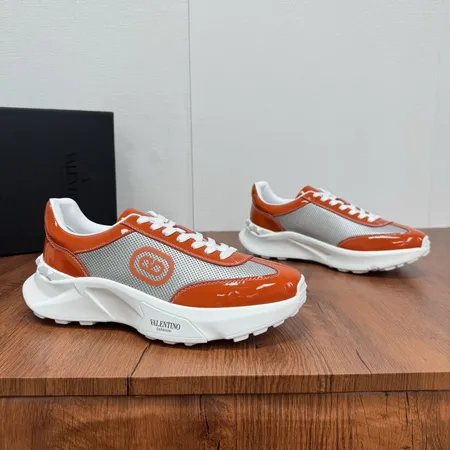 ヴァレンティノ スニーカー